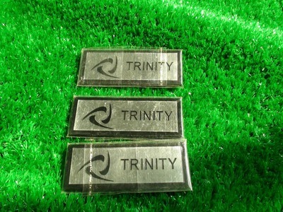 专业订制家具铭牌、胸章标牌与机械电镀金属标牌——苍南县广燕标牌工艺厂深度解析